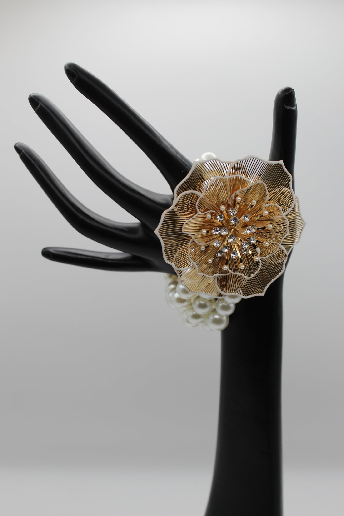 Petal Radiance Pearl Bracelet